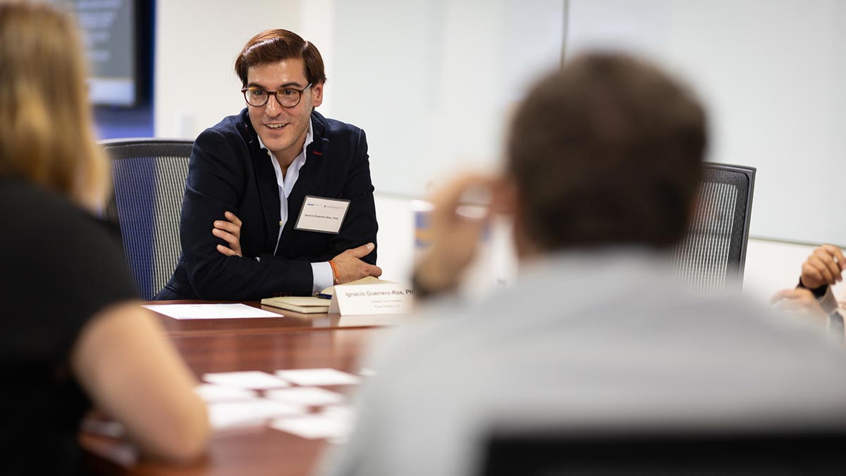 Ignacio Guerrero-Ros, Ph.D. ’17 speaking to students and postdocs